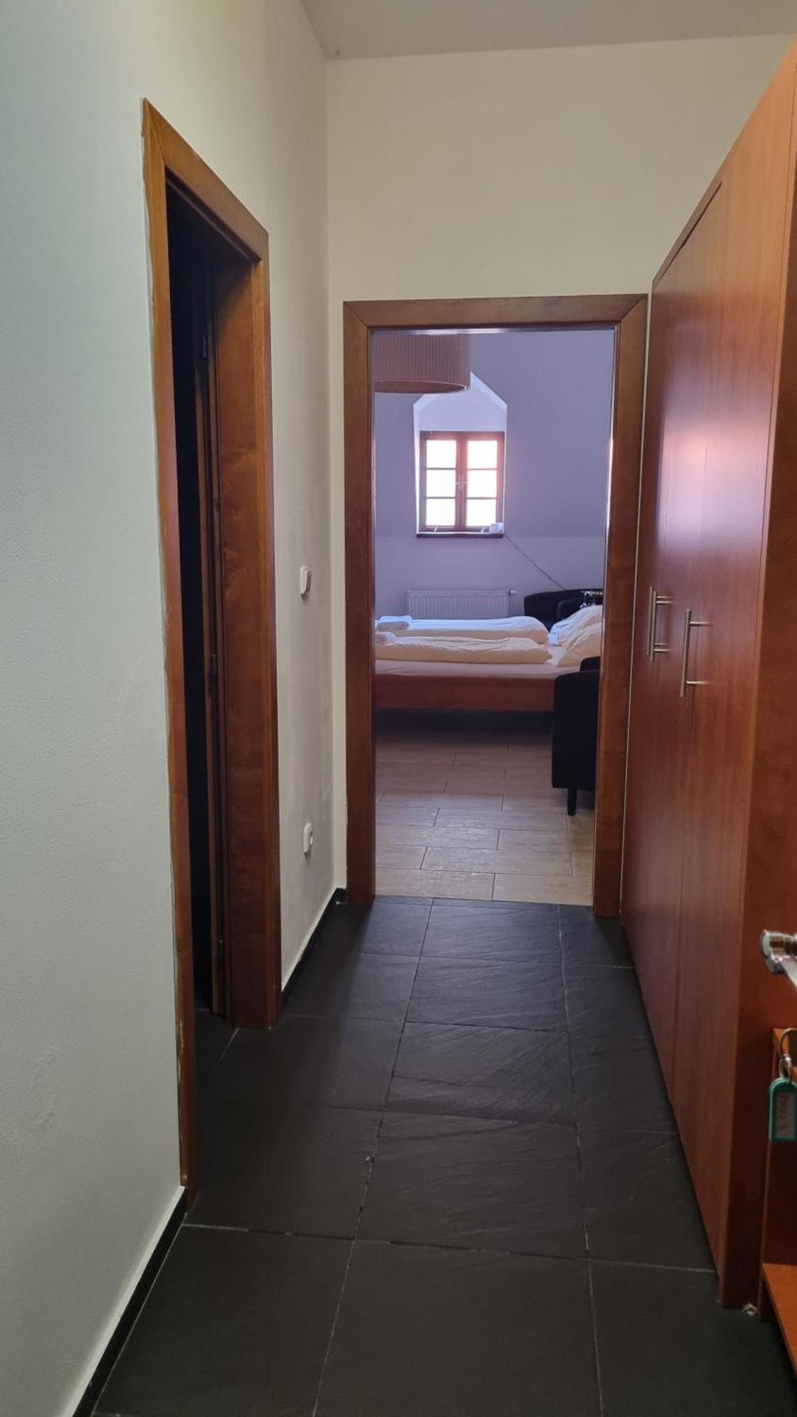 Nevinne Apartmany Колін Екстер'єр фото